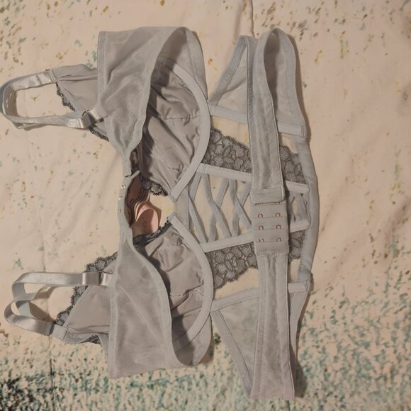 Embroidered bra top - Picture 2 of 2